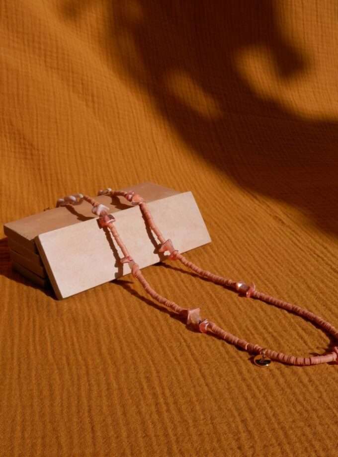 Chaine de lunettes en perles Heishi et pierres rose